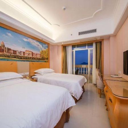 Vienna Classic Hotel Guangdong Yangxi Moon Bay Bagian luar foto