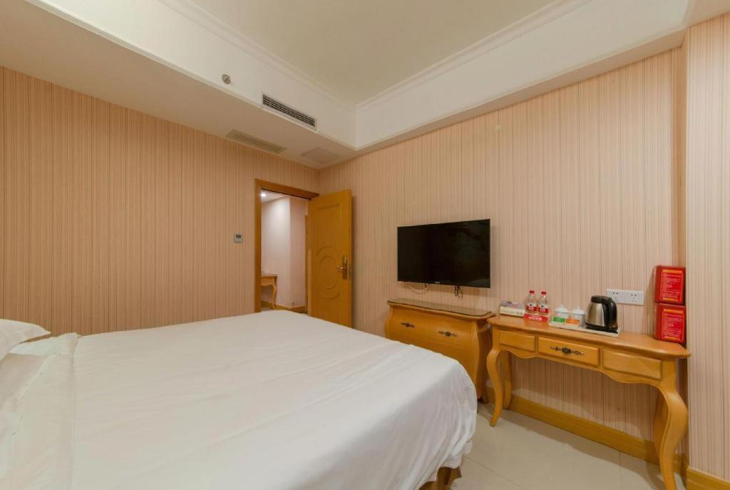 Vienna Classic Hotel Guangdong Yangxi Moon Bay Bagian luar foto