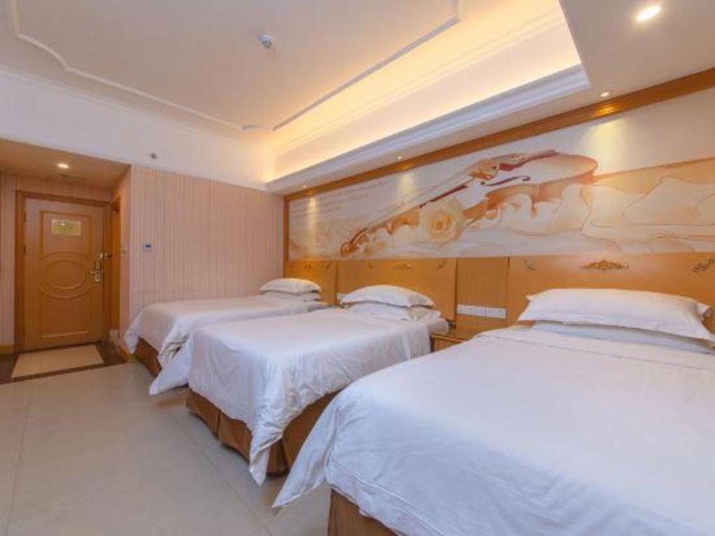 Vienna Classic Hotel Guangdong Yangxi Moon Bay Bagian luar foto
